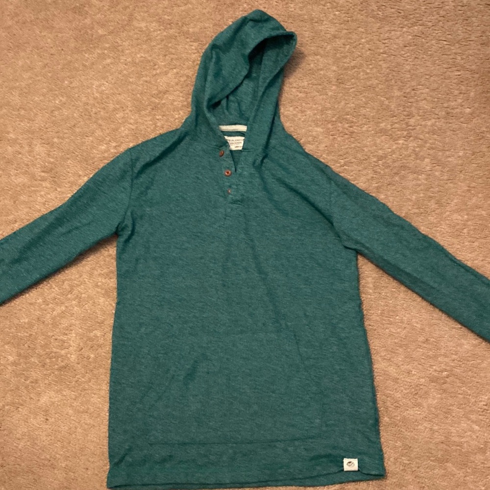 I am selling a long sleeve t shirt from free planet. The size is 14/16 large.